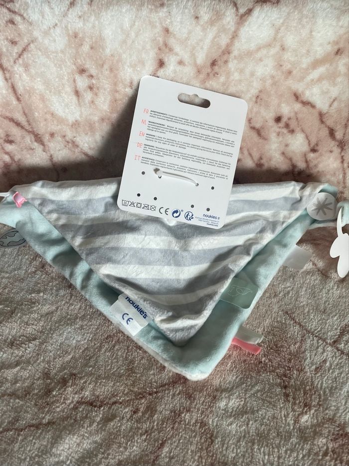 Doudou plat Chat Tigre Anna et Milo blanc gris rayé Noukie’s - photo numéro 2