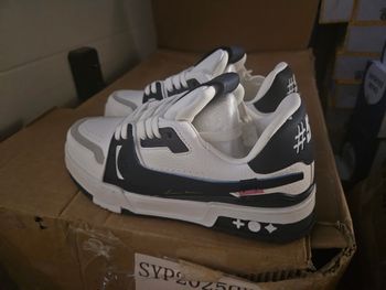 Basket chaussure  taille 42 neuve bleu blanc