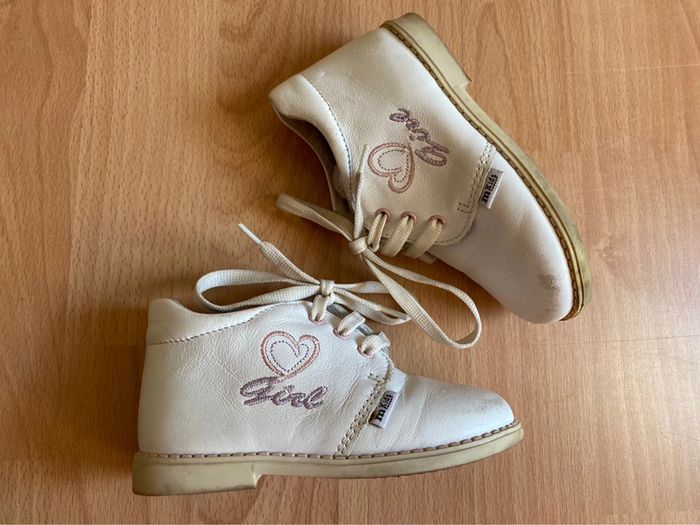 Jolie paire de bottines en cuir blanc T. 23 fille - photo numéro 4