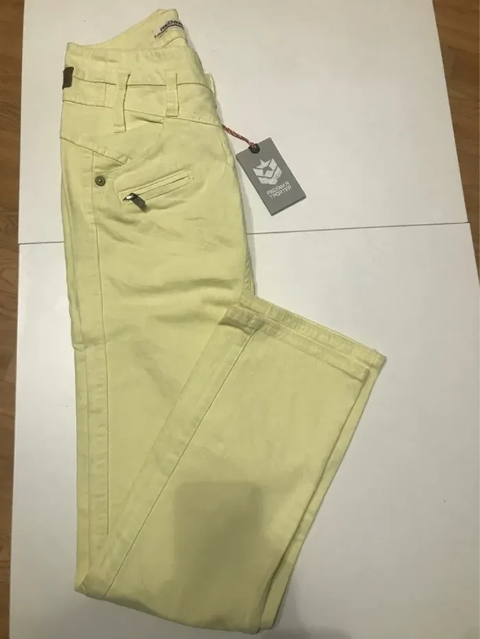Jean jaune pastel neuf