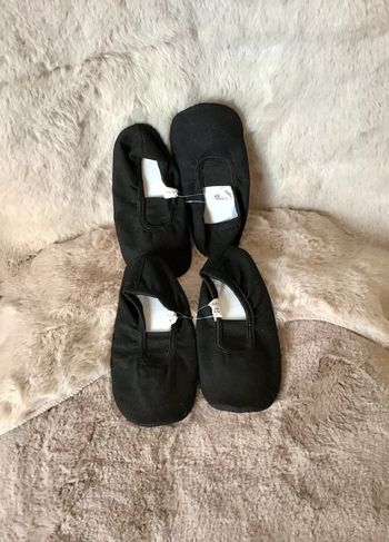 2 paires de ballerines noir élastique taille 27/28 (0124)