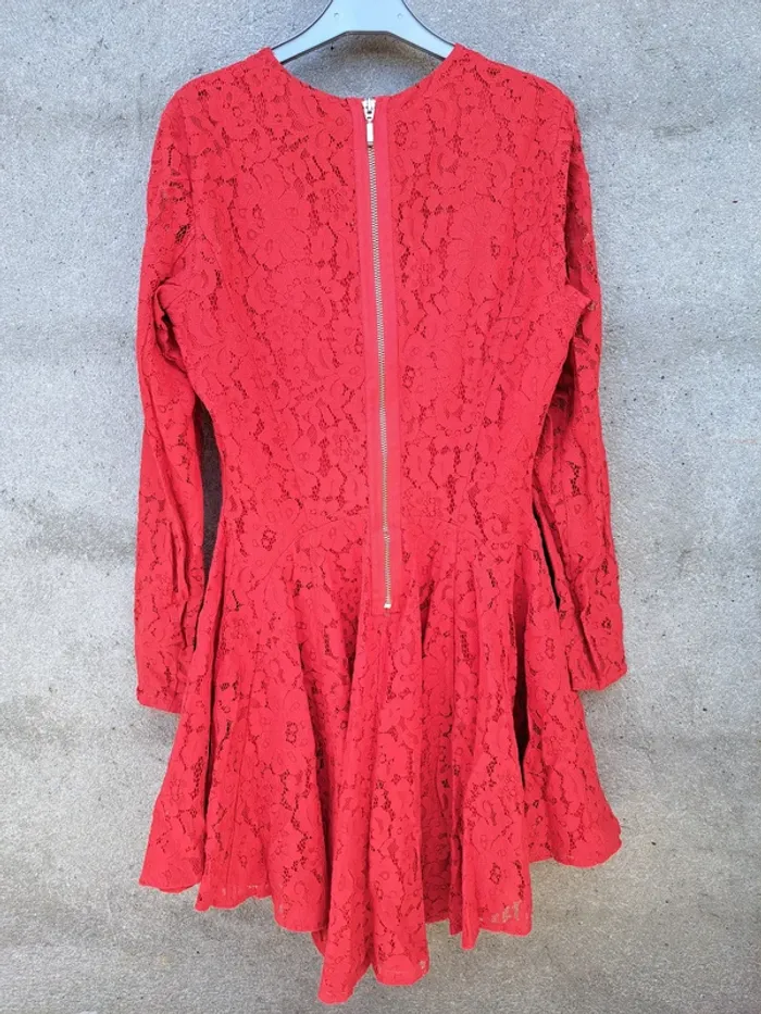 Robe rouge dentelée - photo numéro 2