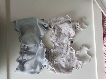 2 brassières taille S 