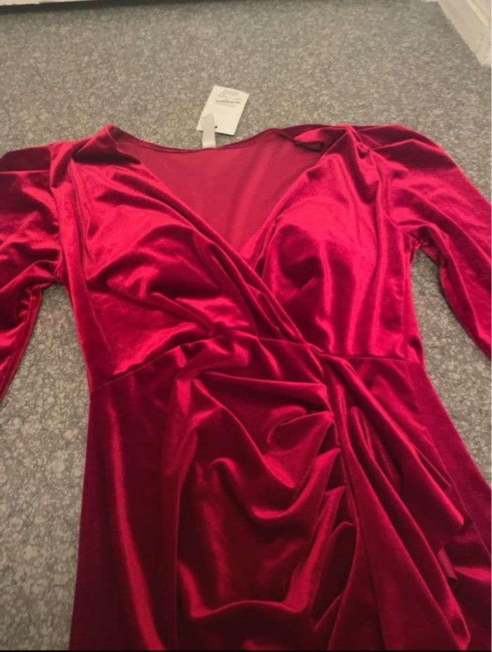 Robe satinée rouge - photo numéro 2