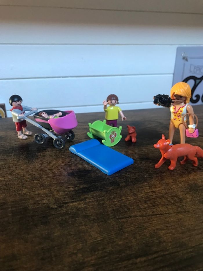 Playmobil en vacance avec bébé poussette