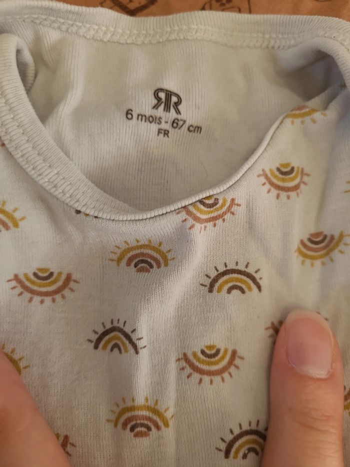 👶Lot 2 bodies manches courtes taille 6mois👶 - photo numéro 4