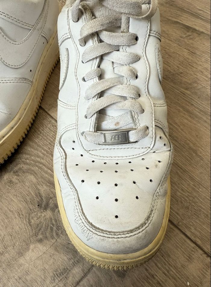 Nike Air Force 1 blanches – Pointure 39 – Portées mais encore stylées - photo numéro 2
