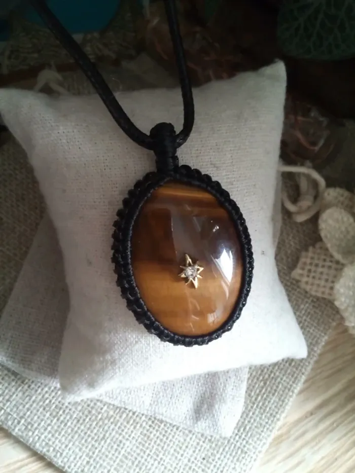 Collier pierre oeil de tigre naturelle tissage macramé noir - photo numéro 2