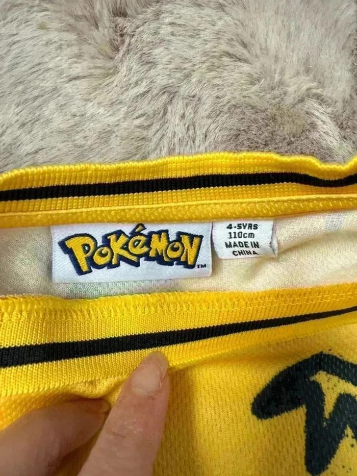 T-shirt Pokémon Pikachu et Pokéball - Taille 4-5 ans - Neuf sans étiquette - Envoi soigné et rapide - photo numéro 2