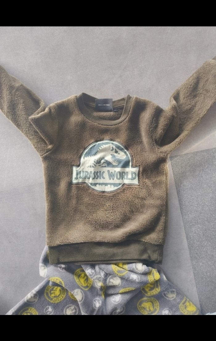 Pyjama polaire Jurassic World 5 ans, Parfait état - photo numéro 3