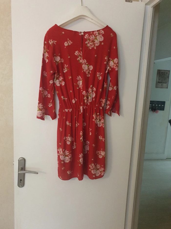 Jolie robe rouge fleurie 🌸 - photo numéro 7