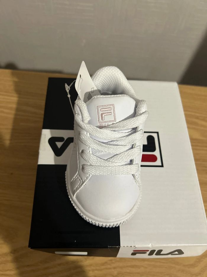Baskets blanche bébé vernies Fila Panache semelles dure 19 - photo numéro 5