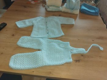 Ensemble fait mains en laine 6 mois