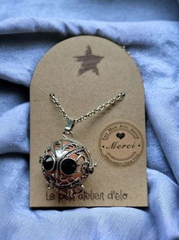 Collier diffuseur de parfum