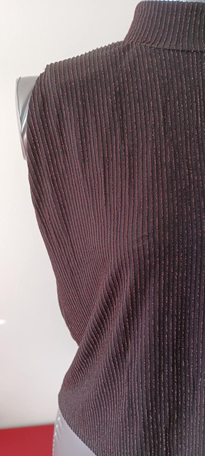 Top Haut T-shirt noir cuivré sans manches "Kiabi" Taille S - photo numéro 8