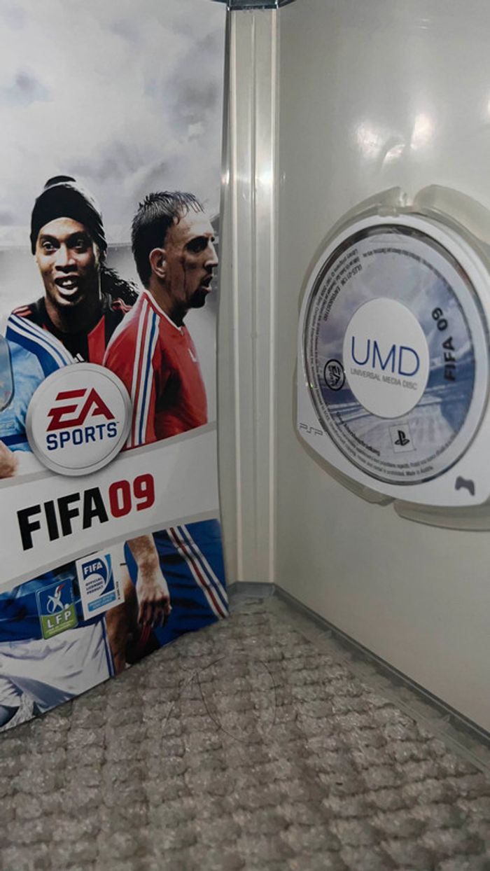 FIFA 09 Psp - Complet - photo numéro 2