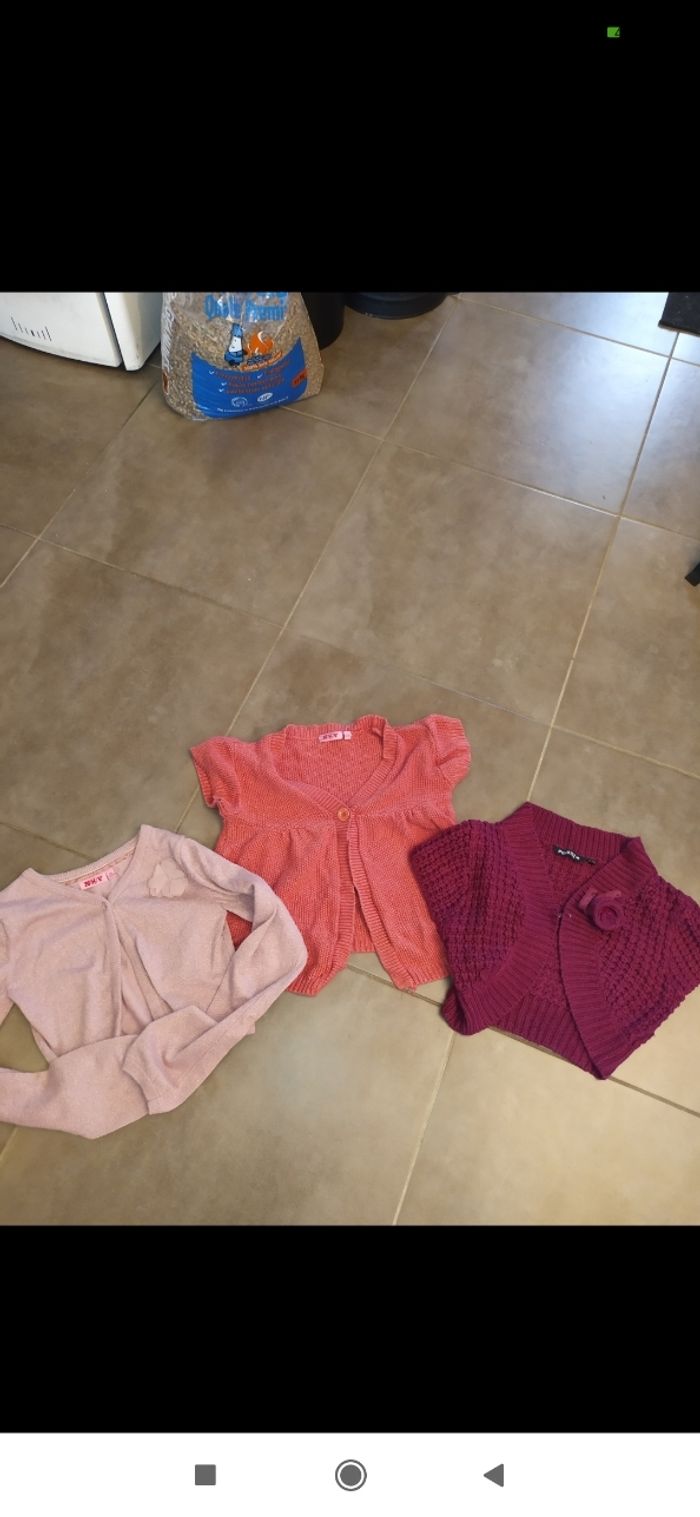 Ensemble de gilets courts en très bon état 12 ans