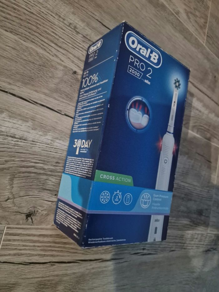 Brosse à dent électrique Oral-B Neuve - photo numéro 2