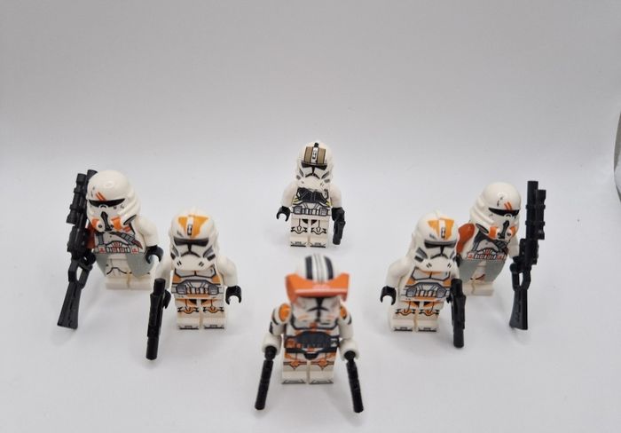 Figurines type lego Commandant Clone Cody + 5 clones de la 212ème star wars - photo numéro 6