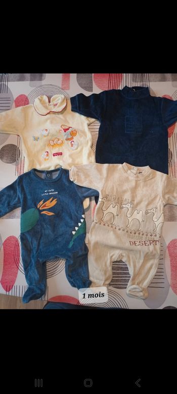 Lot 4 pyjamas Taille 1 mois
