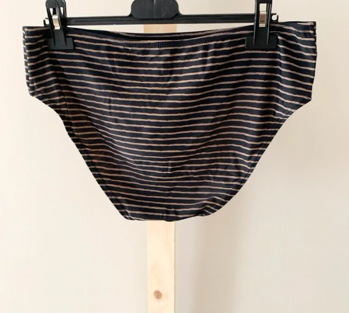 Bas de maillot de bain rayé noir et beige - photo numéro 2
