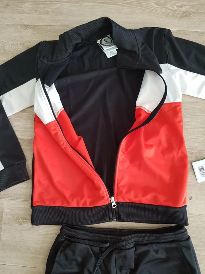 Ensemble survêtement de sport taille 8 ans neuf - photo numéro 7