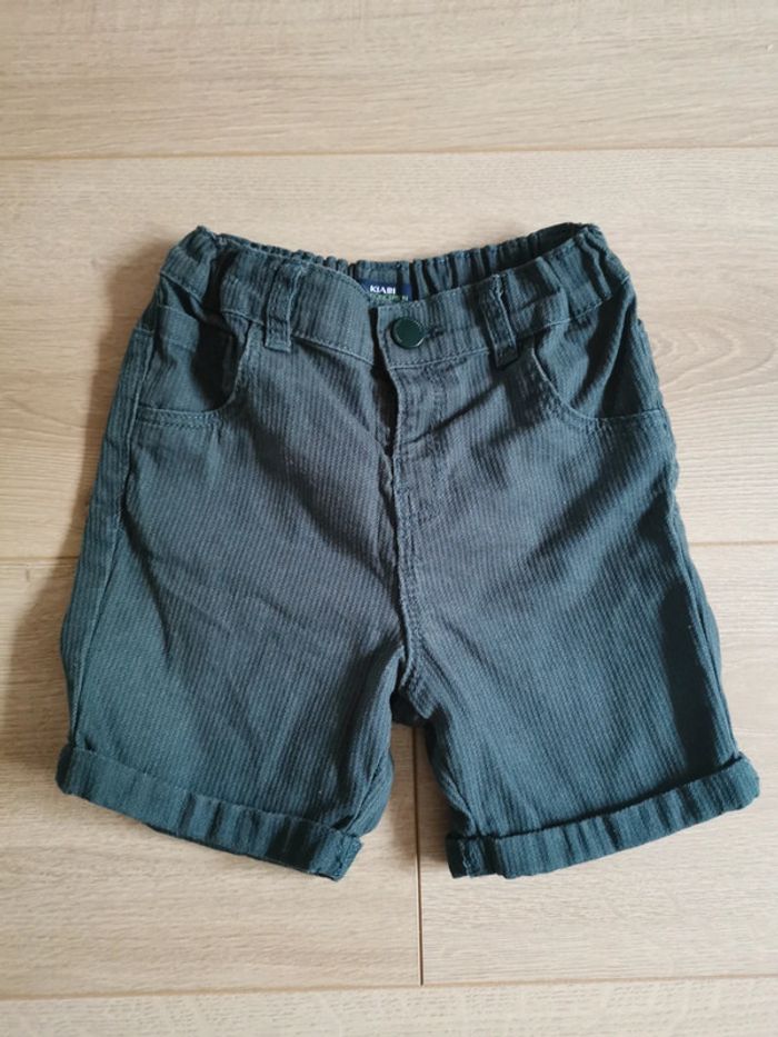 Short kiabi vert foncé 24 mois
