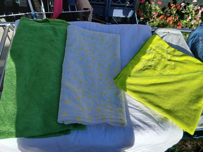 Lot couette lit bébé + 2 plaids + 1 drap de bain - photo numéro 3