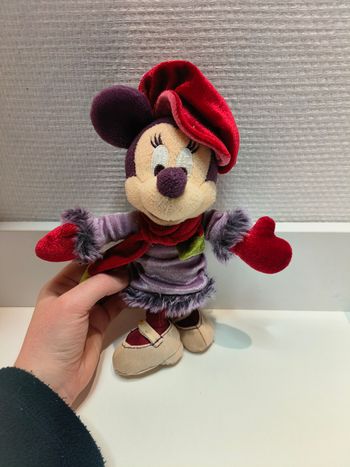 Peluche Minnie hiver manteau bonnet écharpe Disney
