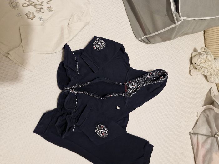 Jogging et tee shirt - photo numéro 2