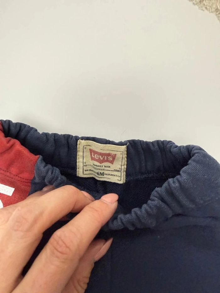 Short Levi's bébé garçon marine et rouge taille 6 mois très bon état - photo numéro 3