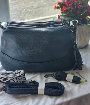 Sac a main, bandoulière matière  s effet  cuir, neuf