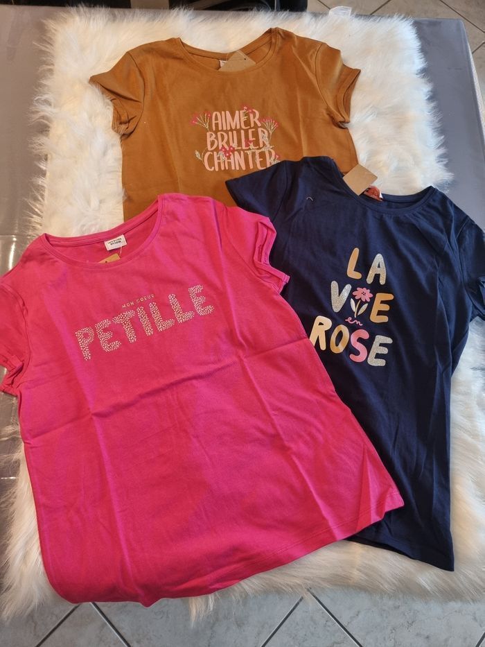 NEUFS non portés 🏷🏷🏷lot Tee-shirts MC 1 0 ans fille 💜😍🤩 - photo numéro 2