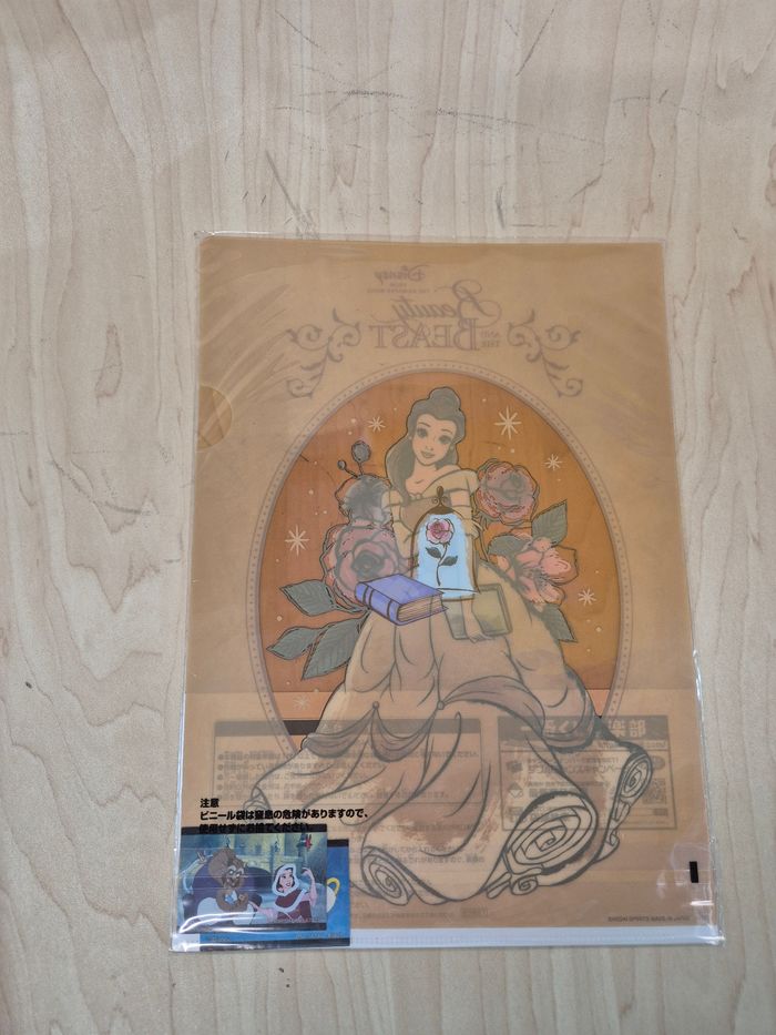 Pochette à coin Disney Ichibankuji "Dream in color" : Belle (La Belle et la Bête) - photo numéro 2