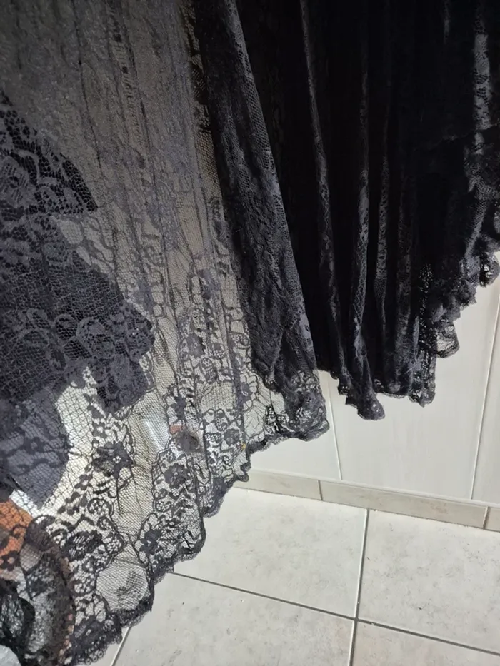 Robe noire à dentelle gothique - photo numéro 5
