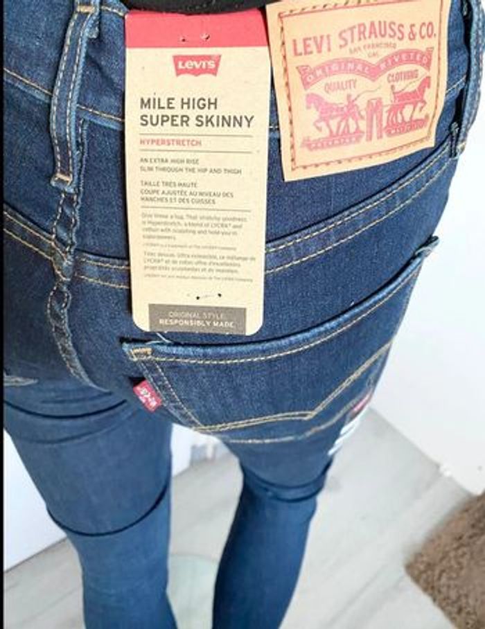 Jean Levi’s Mile High Super Skinny – Taille 27/32 – Bleu moyen – Neuf avec étiquette - photo numéro 11