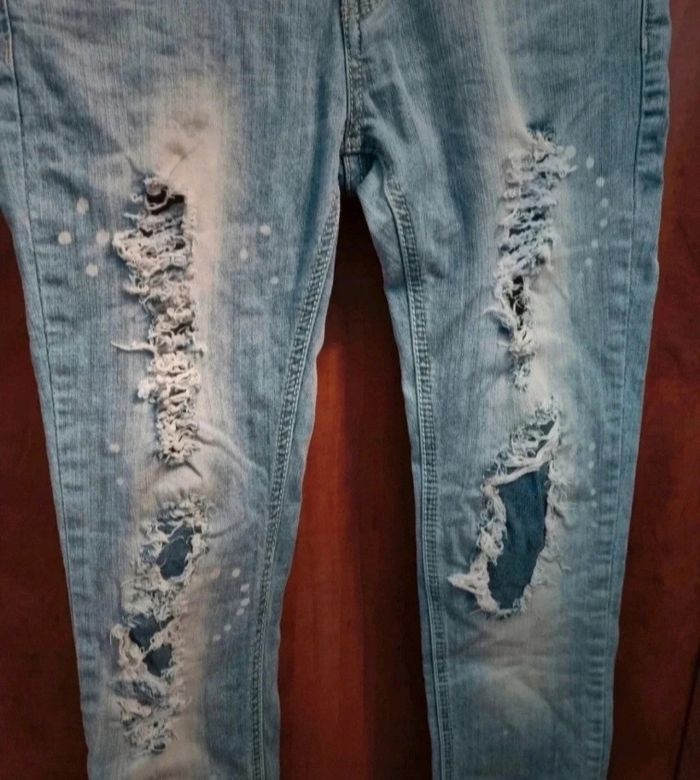 Jeans effet délavé avec troués taille 34 - photo numéro 3
