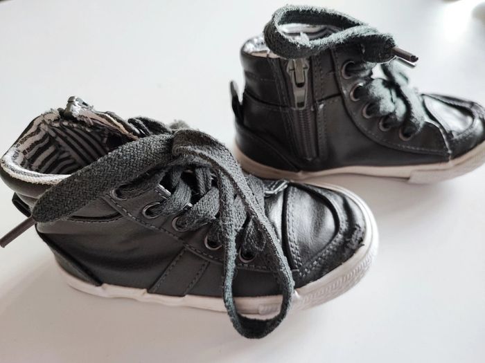 Baskets grises - photo numéro 3