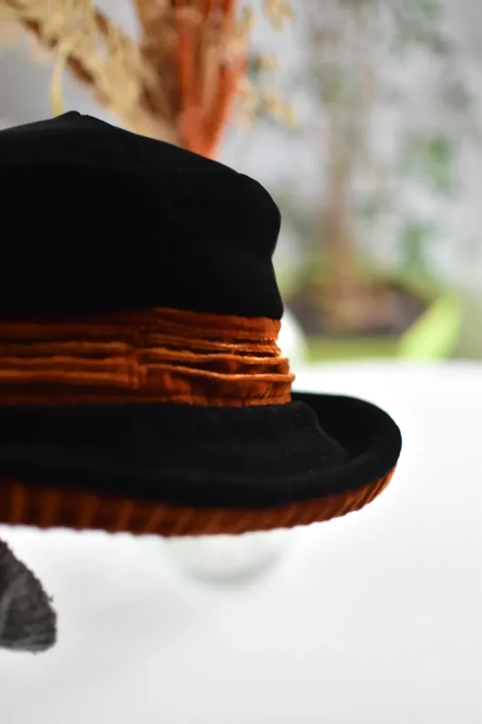 Chapeau avec une forme - photo numéro 2