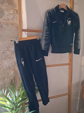 Ensemble équipe de France 🌟 🌟 Nike 3 ans état satisfaisant
