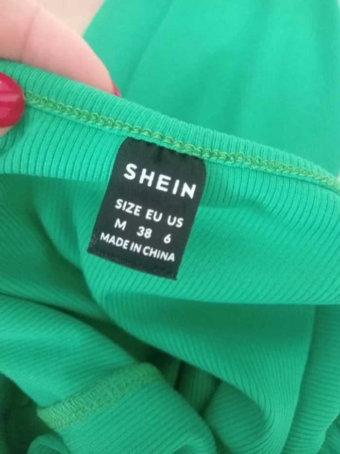Robe d'été moulante verte côteléebavec lien pour attacher dans le cou T.M Shein - photo numéro 5