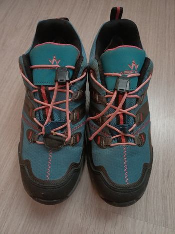 Chaussures de  randonnée waterproof Taille 33 quasi neuves