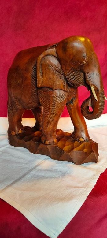 Éléphant marron en bois ( n°5)