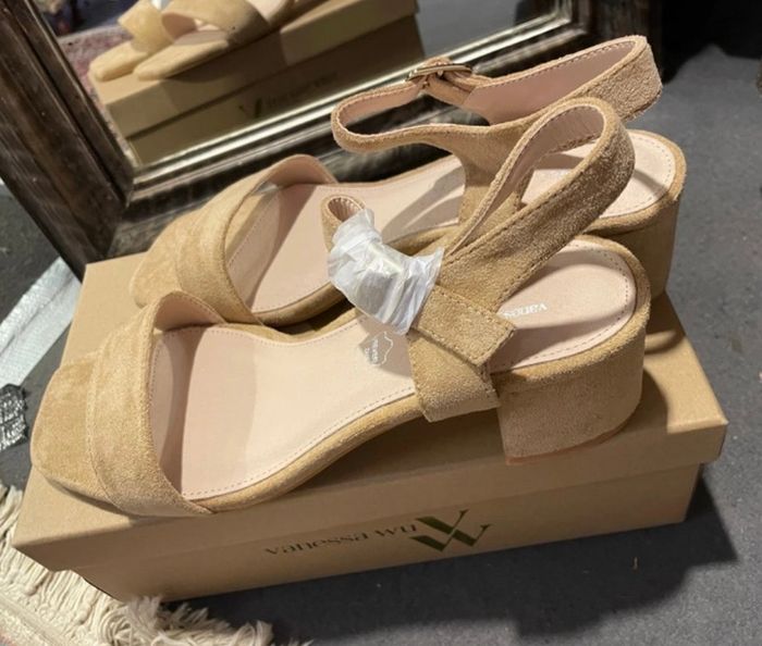 Sandale Vanessa Wu beige neuve 39