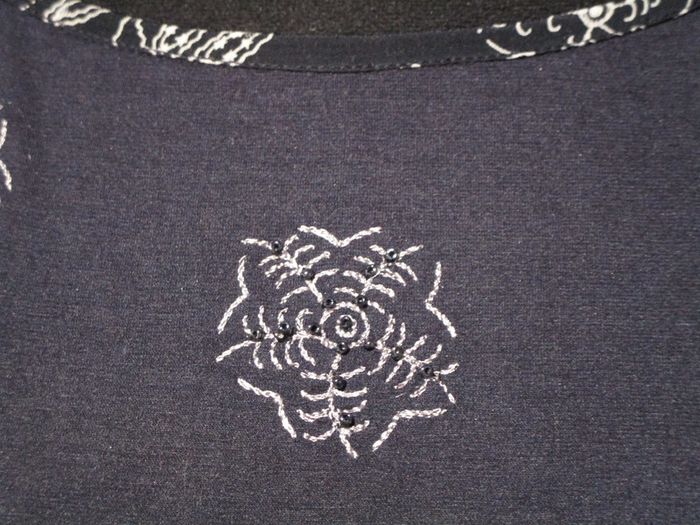 T-shirt noir fleurs beiges Jac Jac 40 NEUF - photo numéro 4
