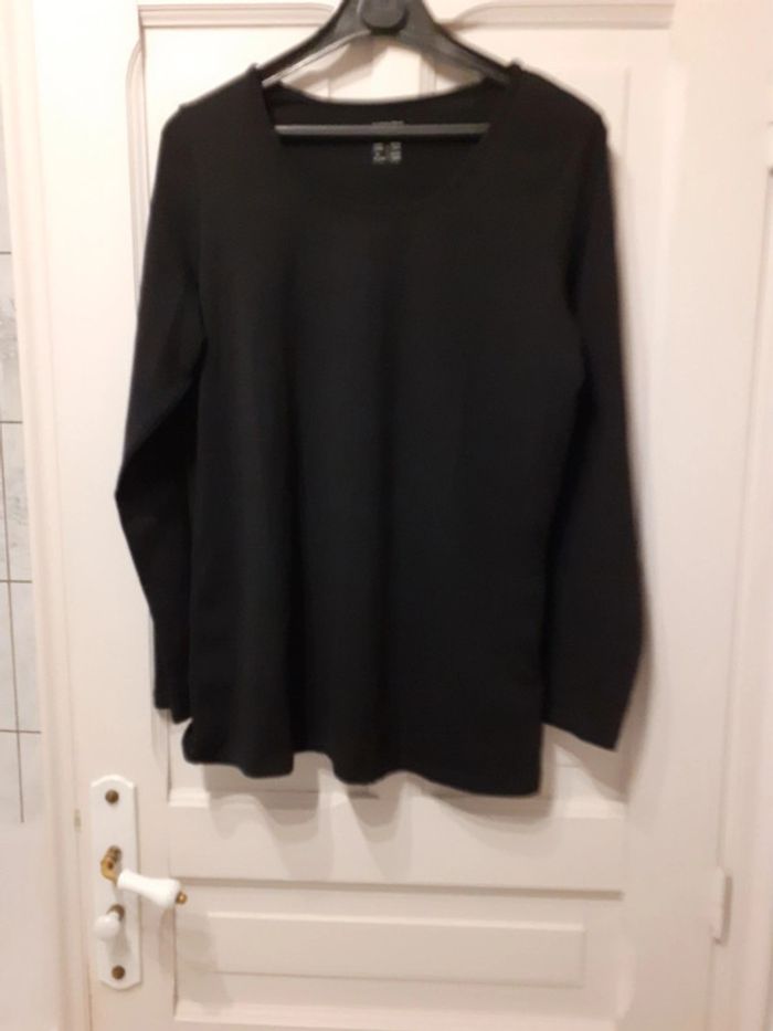 T-shirt  noir manches longues 46/48 - photo numéro 2