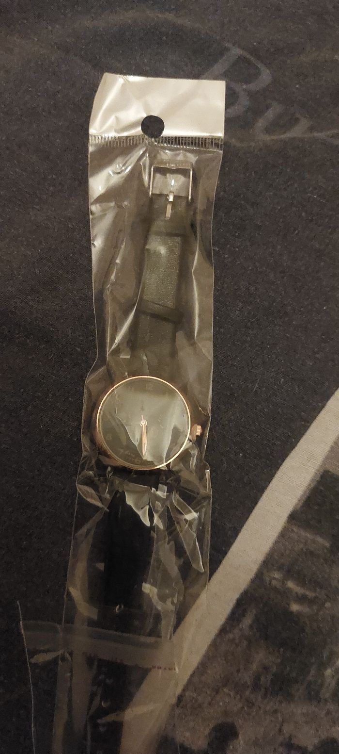 Montre femme noir - photo numéro 2