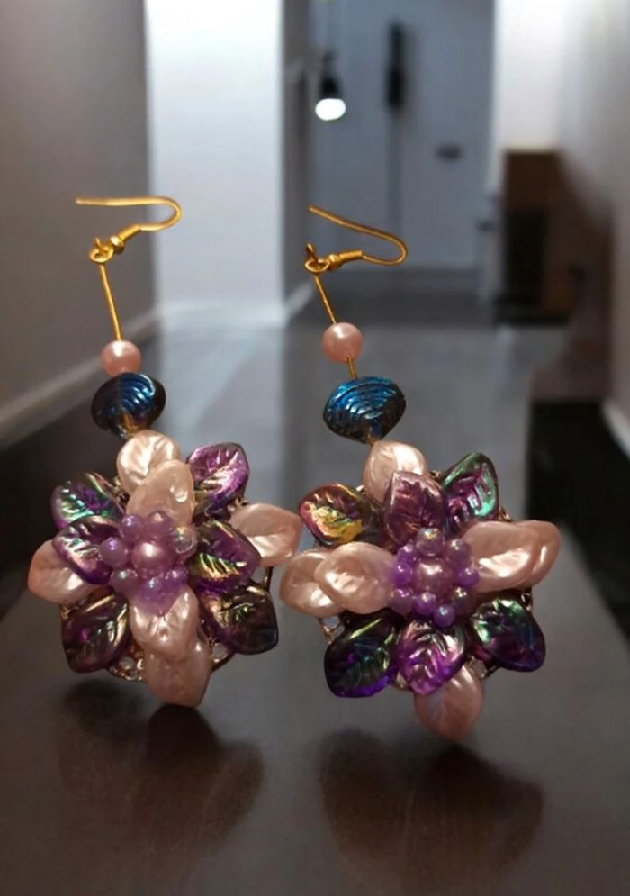 Boucles d'oreilles pendante violette et rose - photo numéro 6