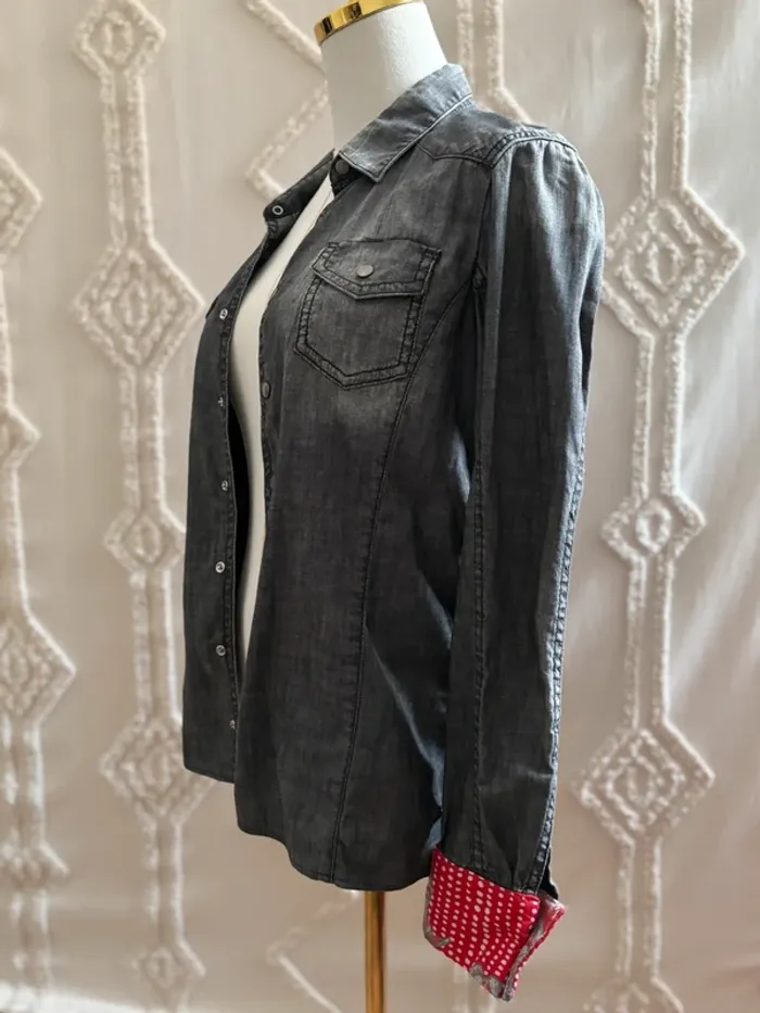 Chemise denim noire Diesel XS – détails originaux aux poignets - photo numéro 2