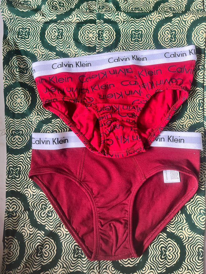 2 culottes 8-10 ans Calvin Klein